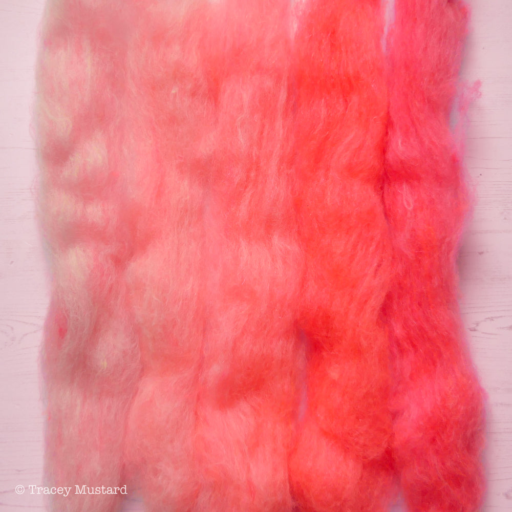 Neon Coral Pink Gradient Batt Slivers min. 50g total // BFL/Trilobal (non-SW) // RTS