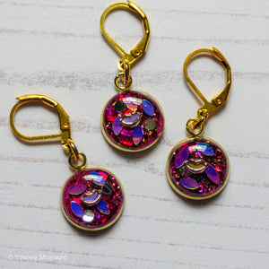 
            
                Load image into Gallery viewer, Lips // Handmade resin stitch markers
            
        