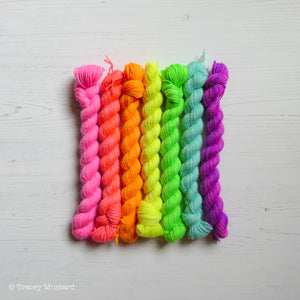 
            
                Load image into Gallery viewer, Hodge Podge Bundle 13.09-03 // Rainbow semi-solids 4ply 7 x 20g // RTS
            
        